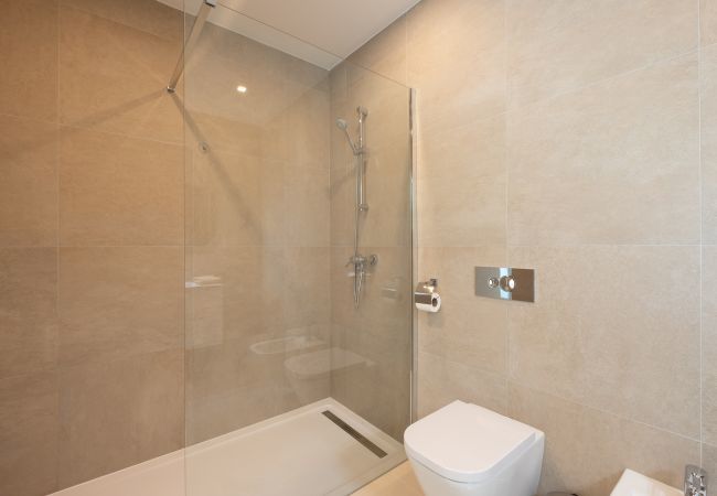Casa de banho com chuveiro walk-in