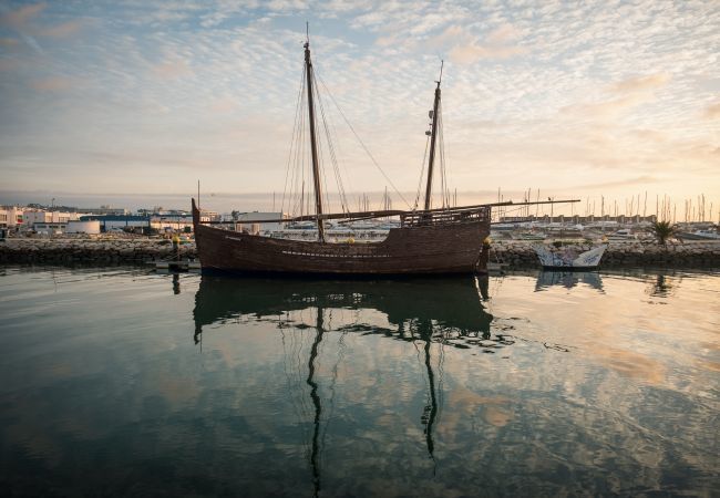 Vista do antigo barco à vela português