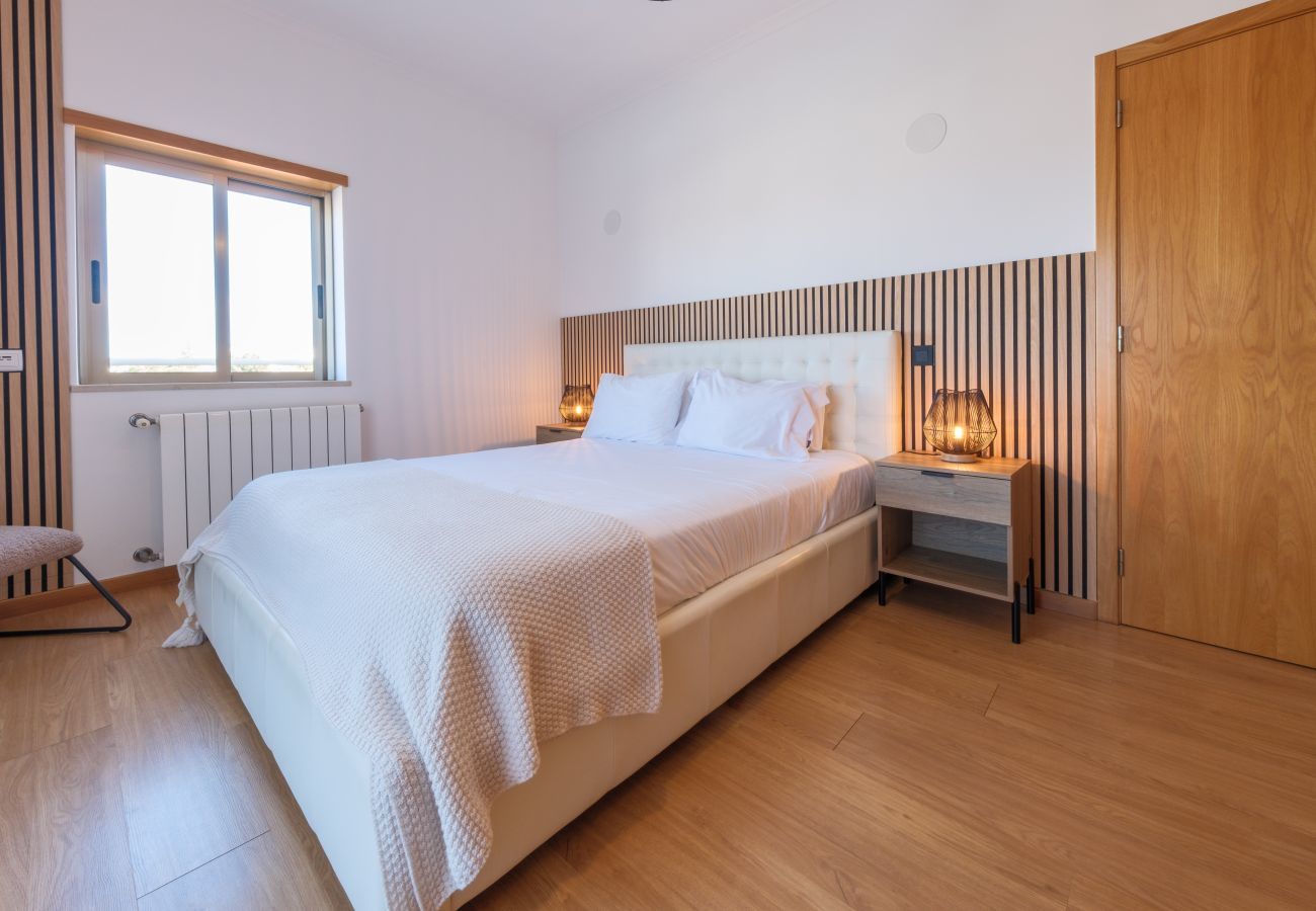Villa in Lagos - Spacious villa near town [46]