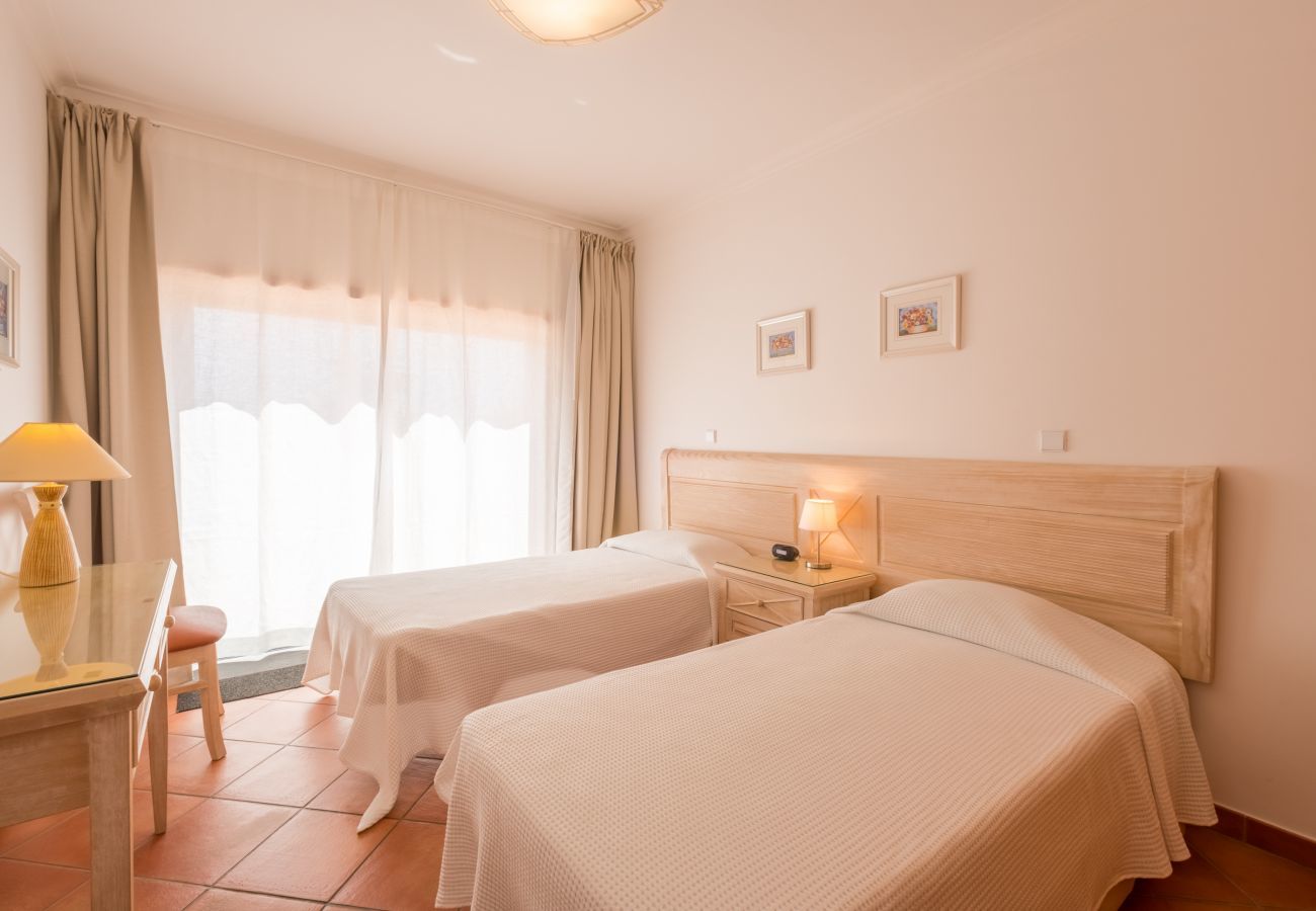 Twin bedroom