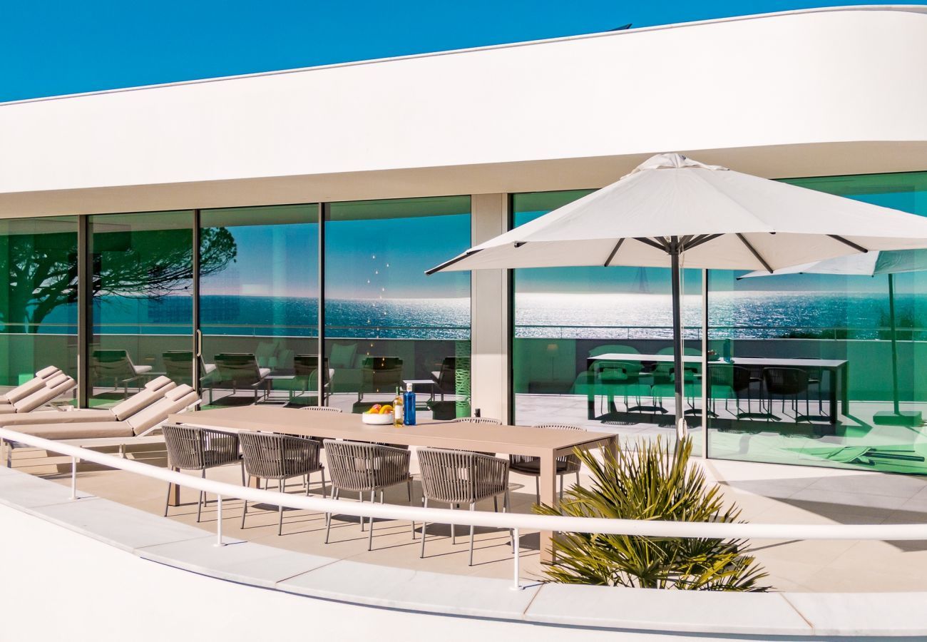 Table and sun loungers of the first floor terrace