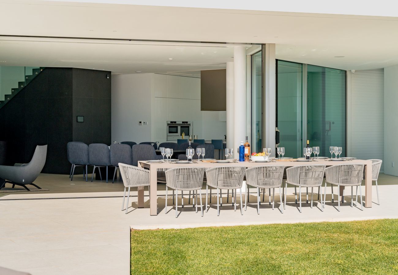 View from the outdoor to the dining room