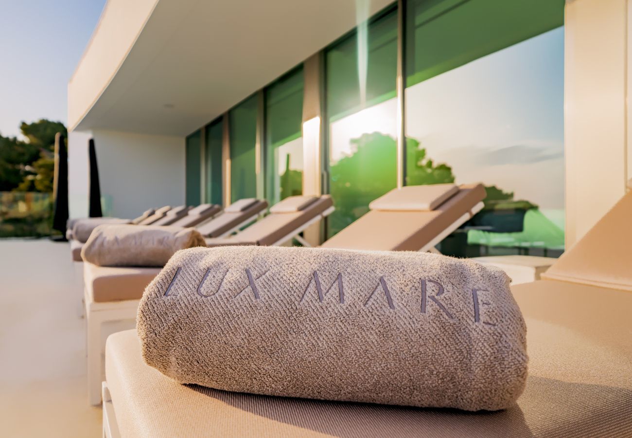 Lux Mare pool towels