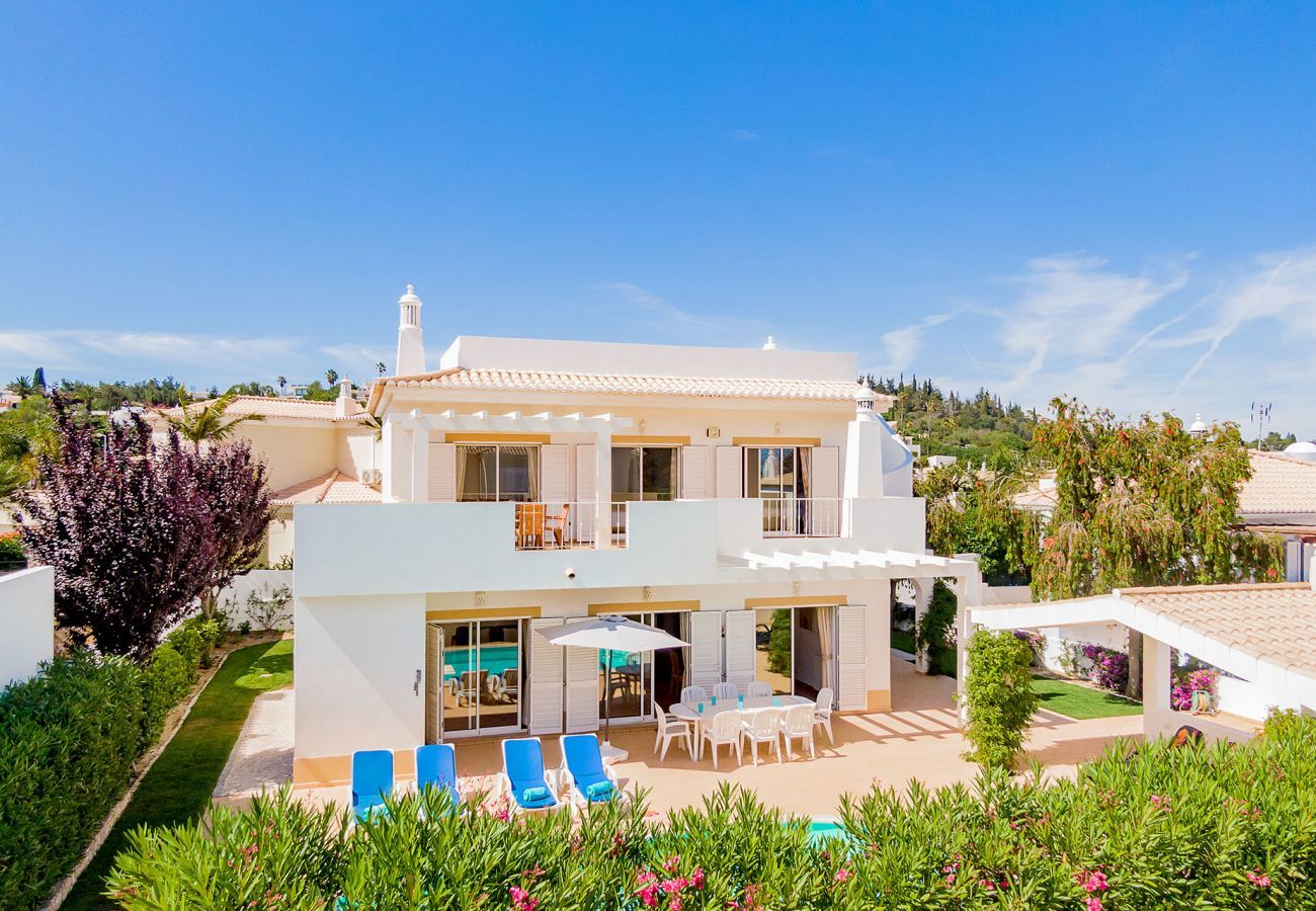 Villa in Lagos - Attractive modern villa [01]