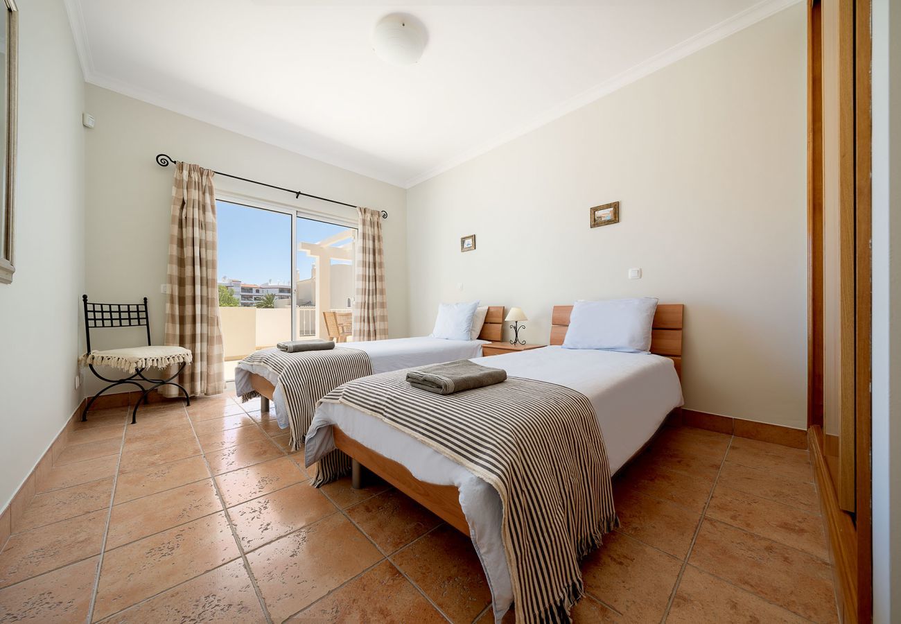 Twin bedroom