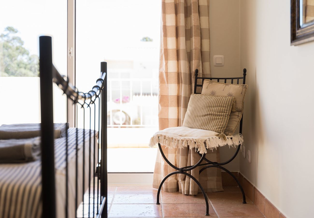 Bedroom details