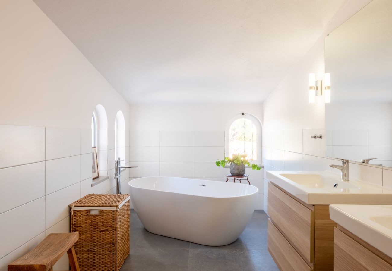 Bathroom with bathtub