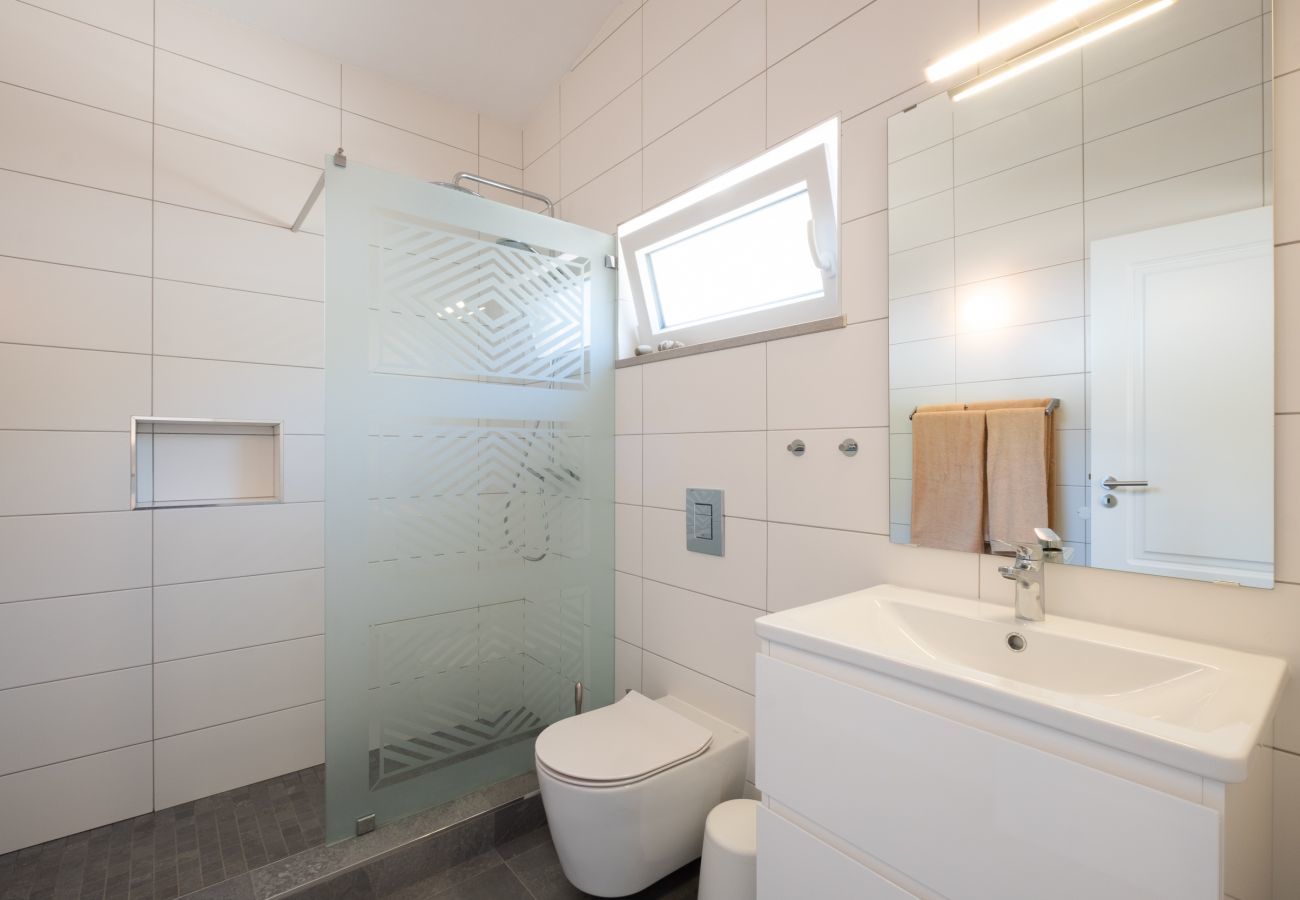 Ground floor bathroom with shower