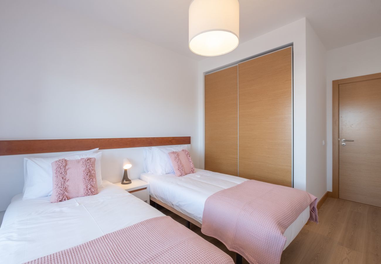Twin bedroom