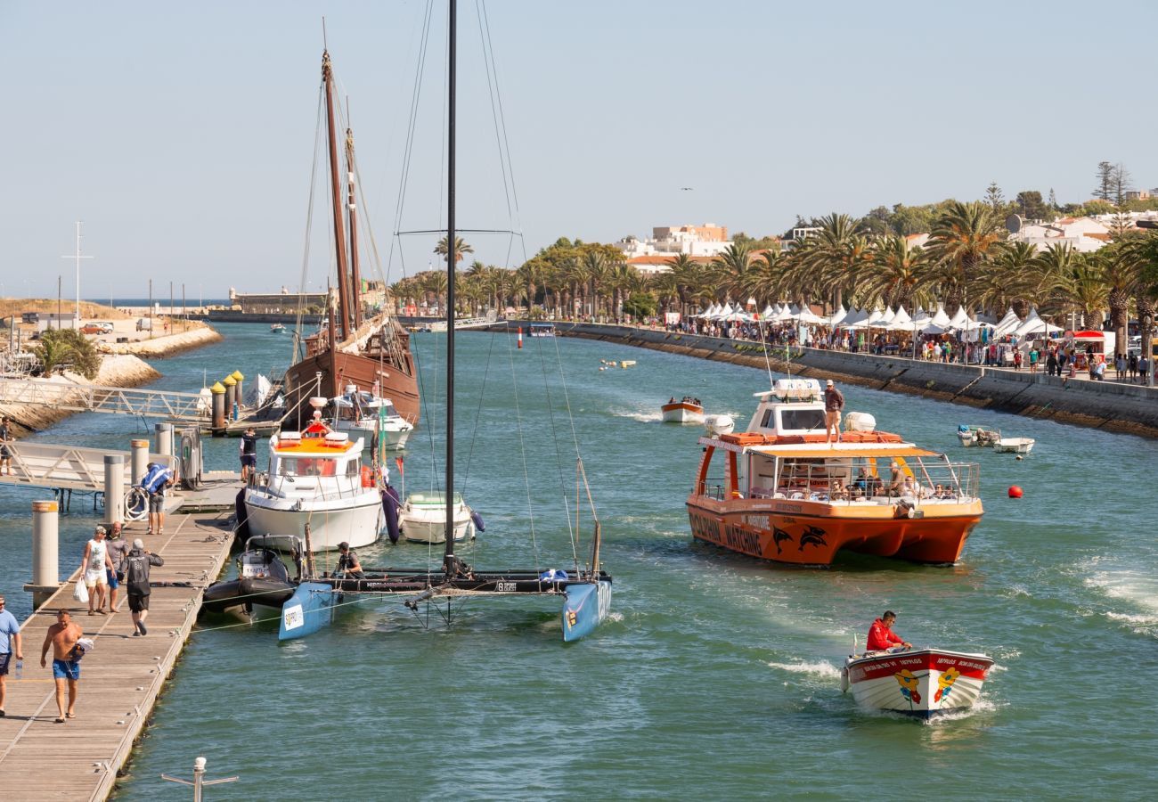 Tour boats