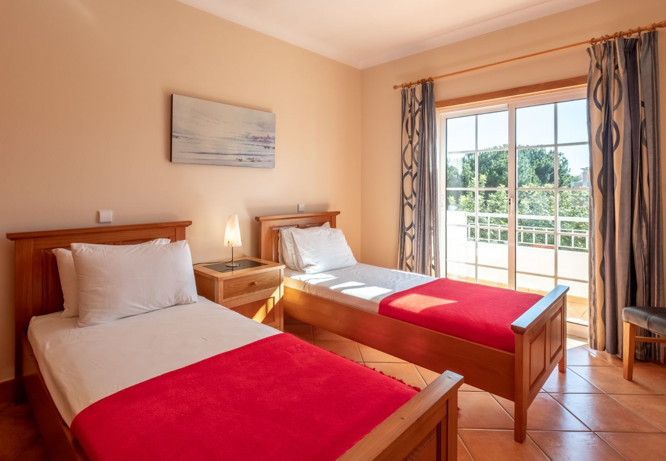 Twin bedroom