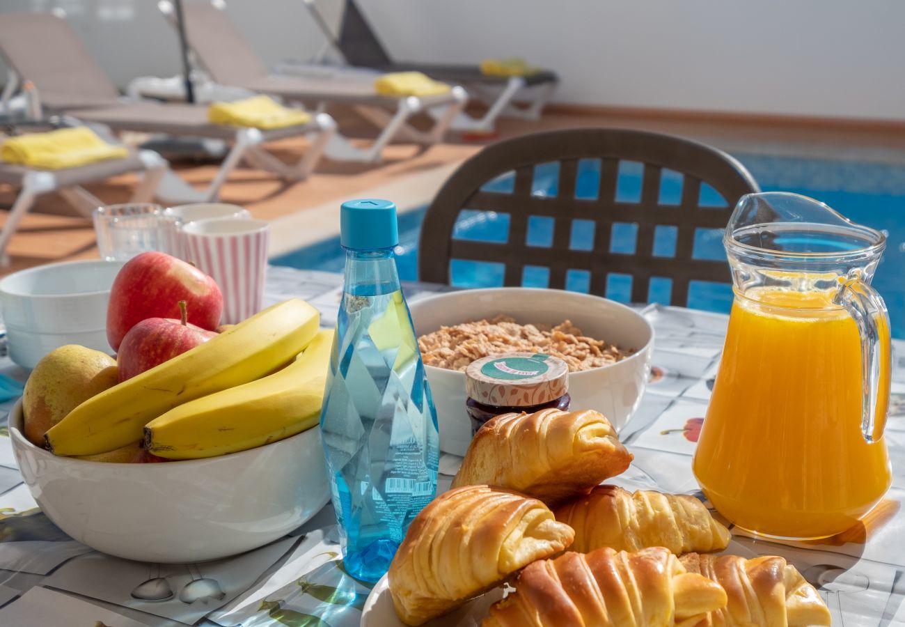 Breakfast outside