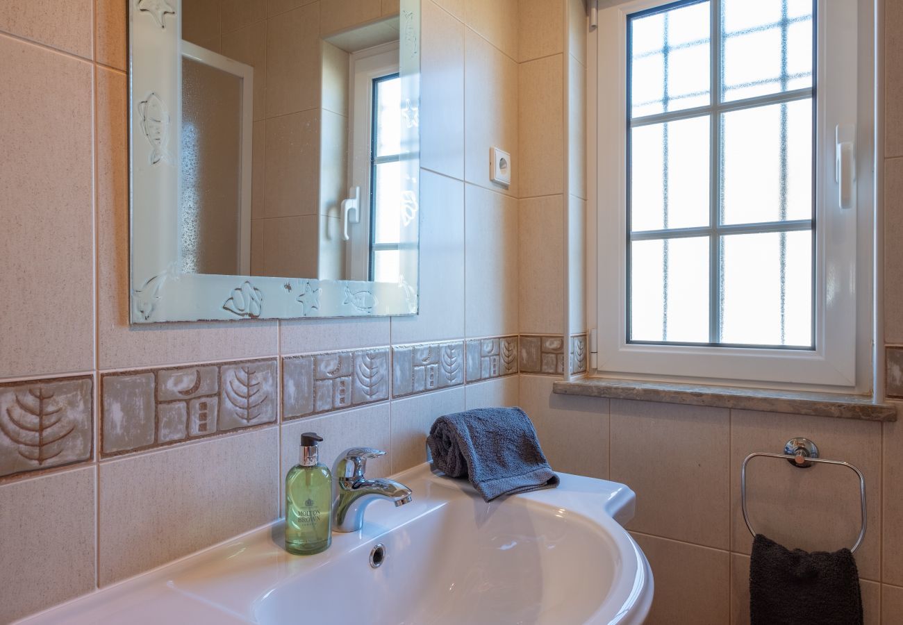 Bathroom details