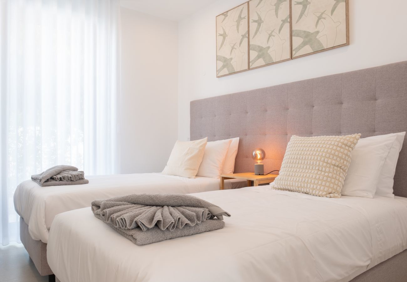 Twin bedroom