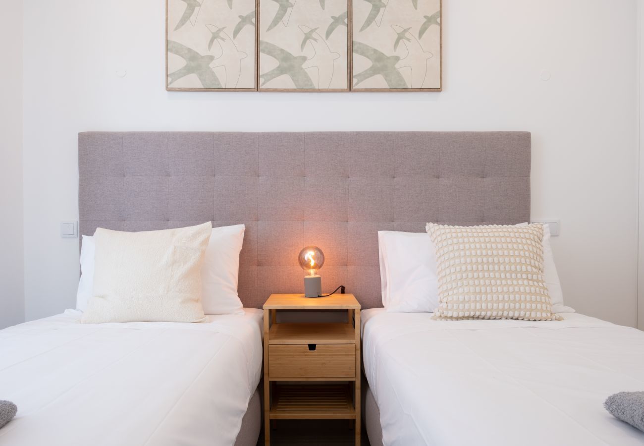 Twin bedroom