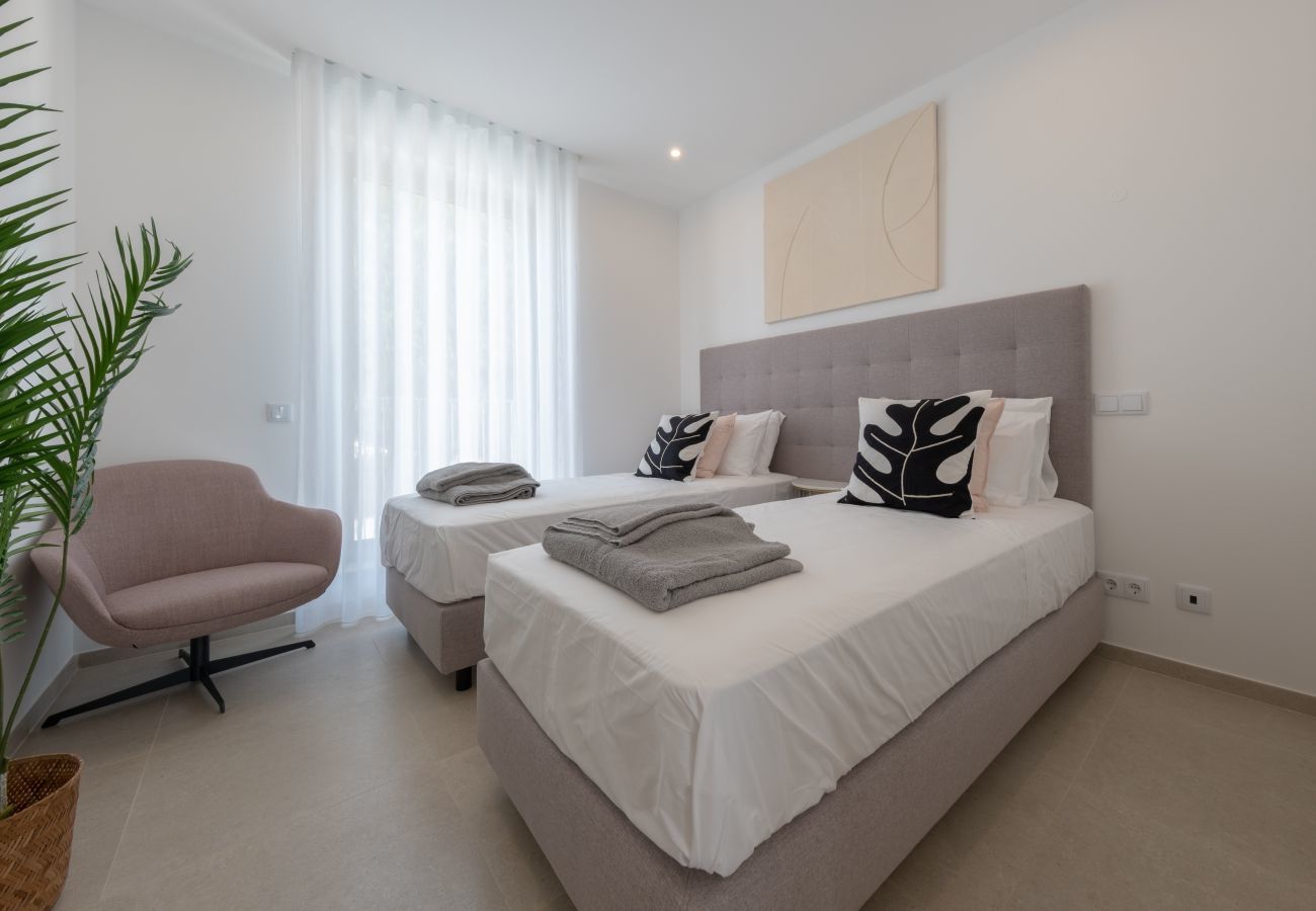 Twin bedroom