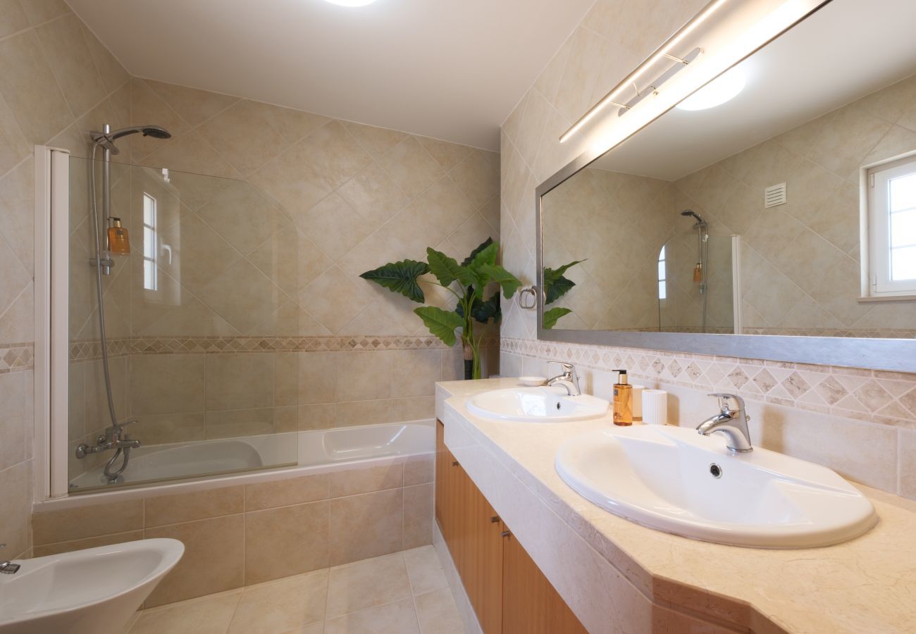 Villa in Lagos - RLAG130